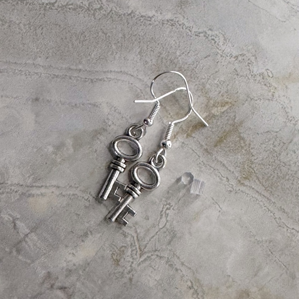 Small Skeleton Key earrings, hand made!
